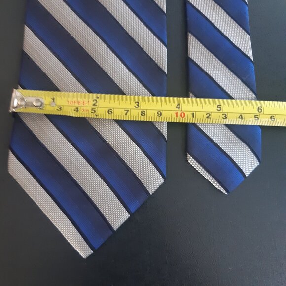 ⚡️BUY 3 for $55⚡️ Harry Rosen Silk Tie, Shades of Blue w/ Black & Gray Stripes - Picture 14 of 16